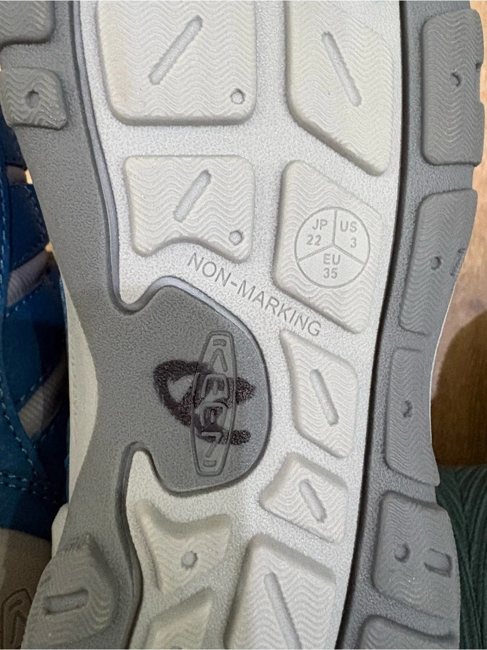 Keen Youth Knotch Hollow Sneakers Blue/Gray Round Toe Bungee Loop Size 3 NEW